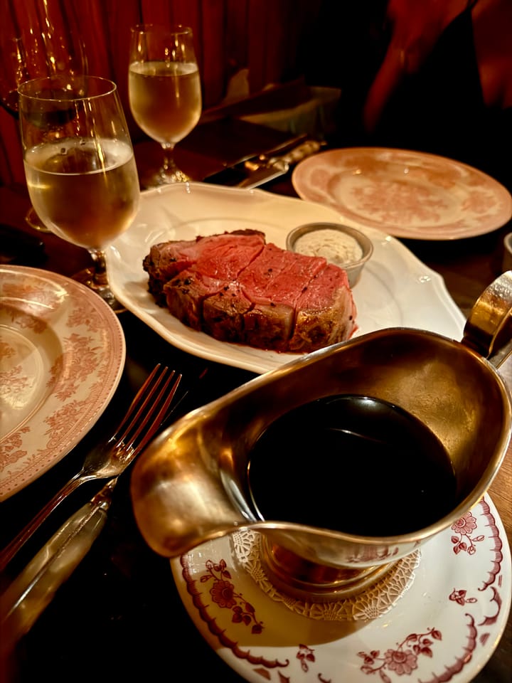 📍4 Charles Prime Rib, New York City